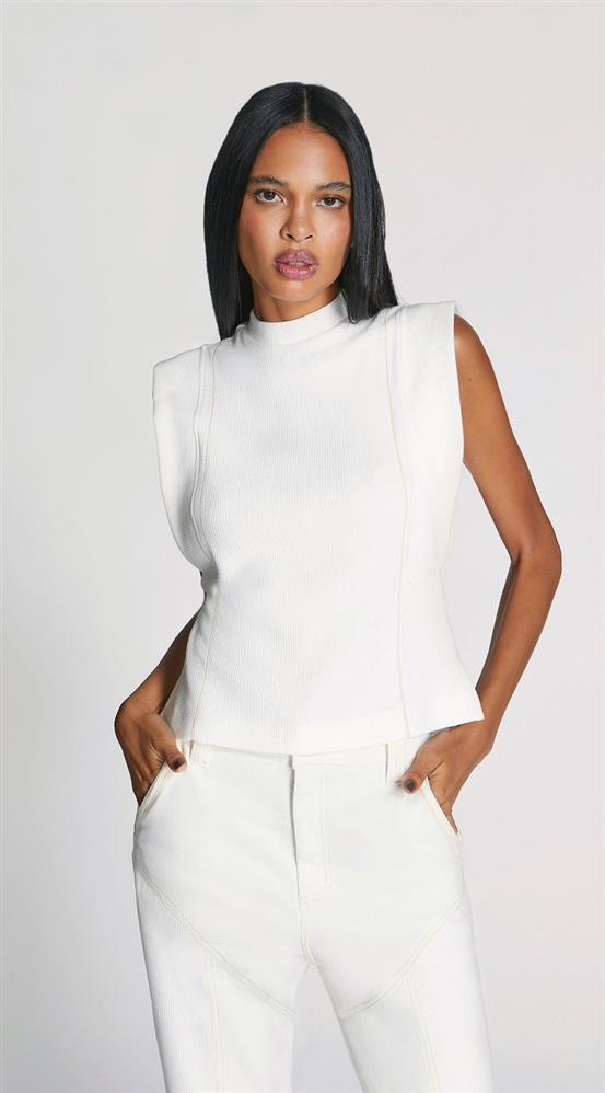 Blusa Morena Rosa Gola Alta Sem Manga Detalhe Pesponto Off White