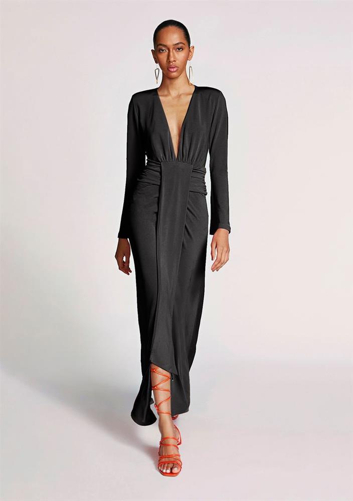 Vestido Morena Rosa Longo Decote Profundo Com Fenda Preto