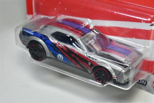 HOT WHEELS STARS & STRIPES 2018 DODGE CHALLENGER SRT DEMON