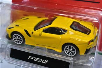 1/64 BBURAGO - RACE & PLAY - FERRARI F12tdf- AMARELA