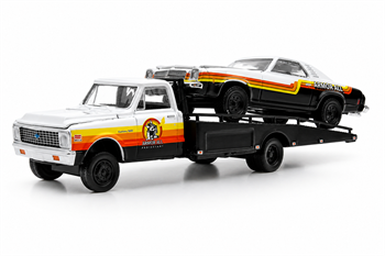 GREENLIGHT  - 1972 CHEVY C-30 COM RAMPA + 1976 CHEVROLET CHEVELLE LAGUNA - 1/64