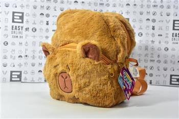 MOCHILA ESCOLAR -  PELUCIA CAPIVARA - CAPYBARA