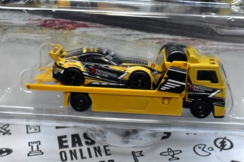 HOT WHEELS - TEAM TRANSPORT - #86 - 20 TOYOTA GR SUPRA & FLEET STREET