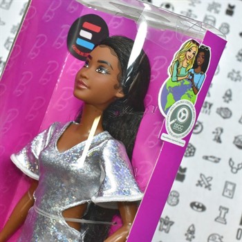 BARBIE FASHIONISTAS - #239 VESTIDO PRATEADO E CHAPÉU