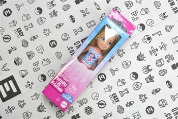 BONECA CHELSEA DA BARBIE SEREIA NO MAIÔ