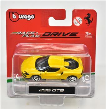 1/64 BBURAGO - RACE & PLAY - FERRARI 296GTB - AMARELA