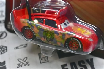 DISNEY PIXAR CARROS - RELÂMPAGO McQUEEN CAÇADOR DE CRIPTAS