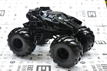 HOT WHEELS MONSTER TRUCKS - OVERSIZED - BATMAN DARK KNIGHT - 1/24