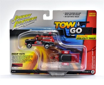 JOHNNY LIGHTNING - TOW & GO - 1979 INTERNATIONAL SCOUT II COM TRAILER