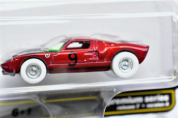 MINIATURA 1/64 AUTO WORLD FORD GT40 CHASE | ULTRA RED