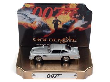ASTON MARTIN - 1695 DB5  - JAMES BOND CONTRA GOLDEN EYE