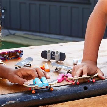 HOT WHEELS SKATE DE DEDO + TENIS - TARTARUGA NINJA DONATELLO