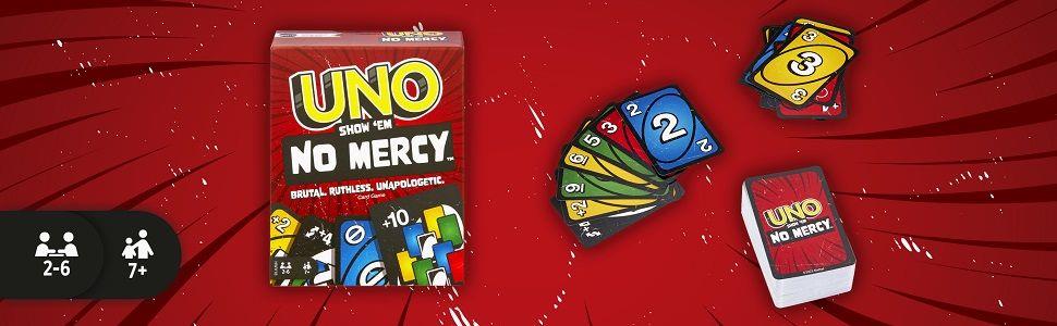 Jogo de cartas UNO No Mercy espalhado na mesa