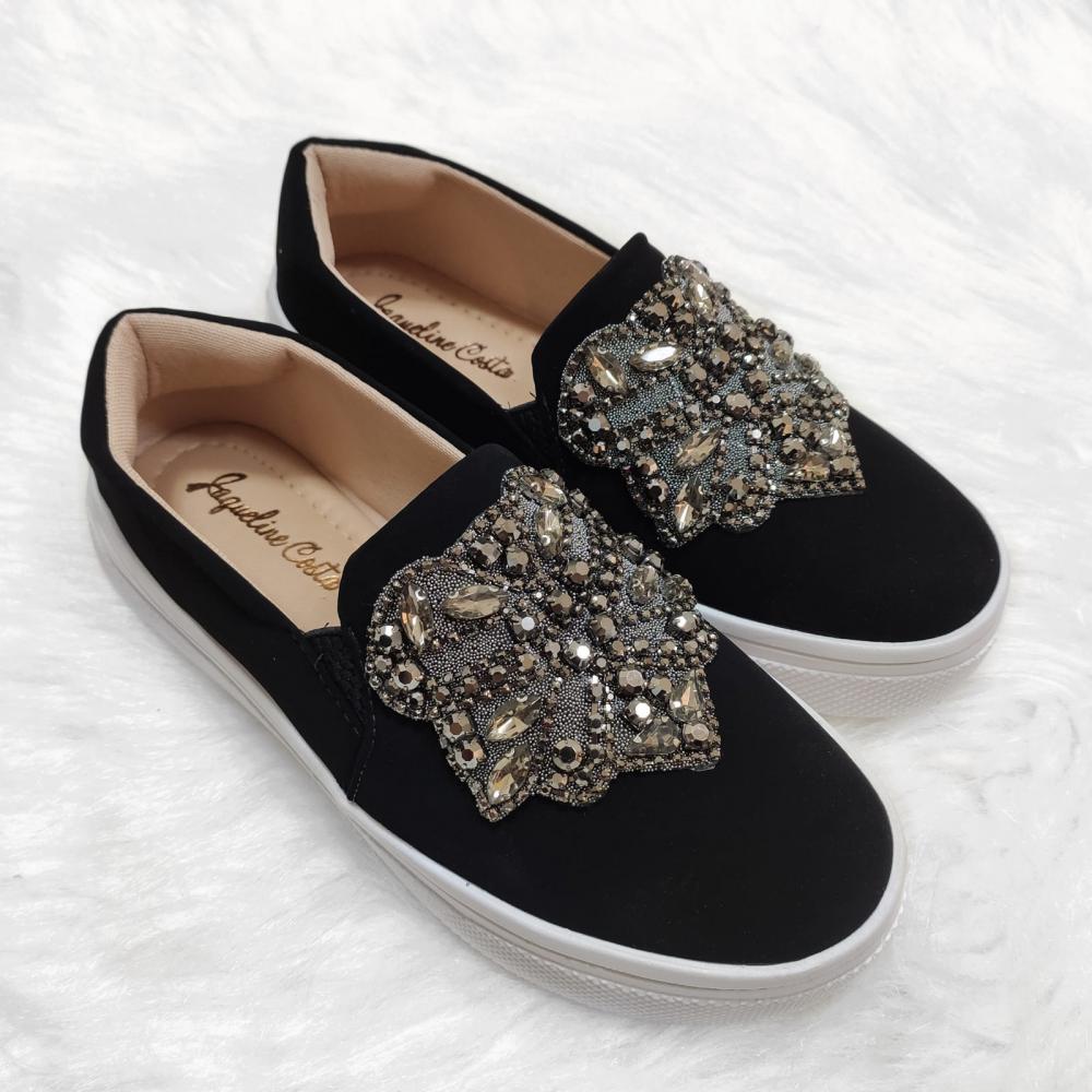 slip on preto com pedraria